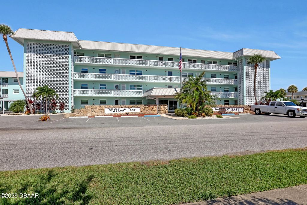 325 N Causeway N, New Smyrna Beach