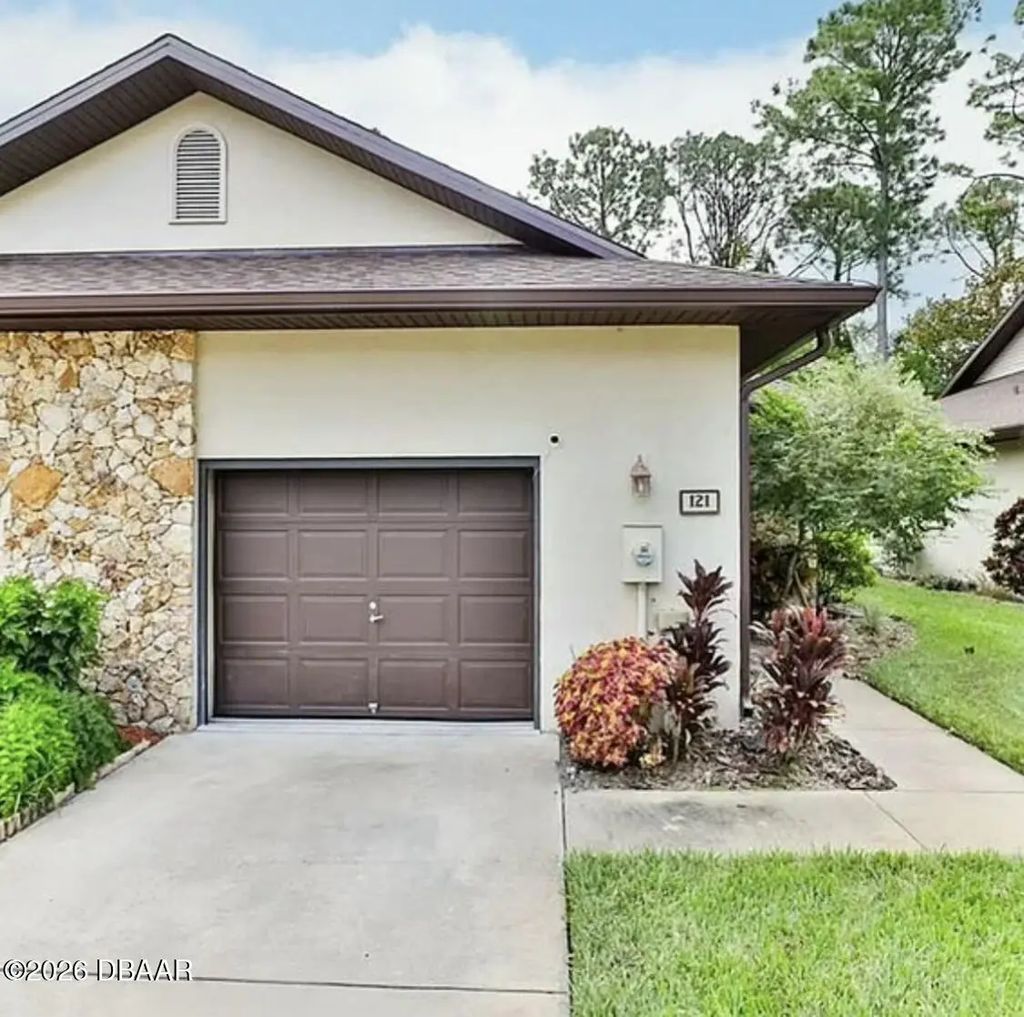 121 Dovecote Lane, Daytona Beach