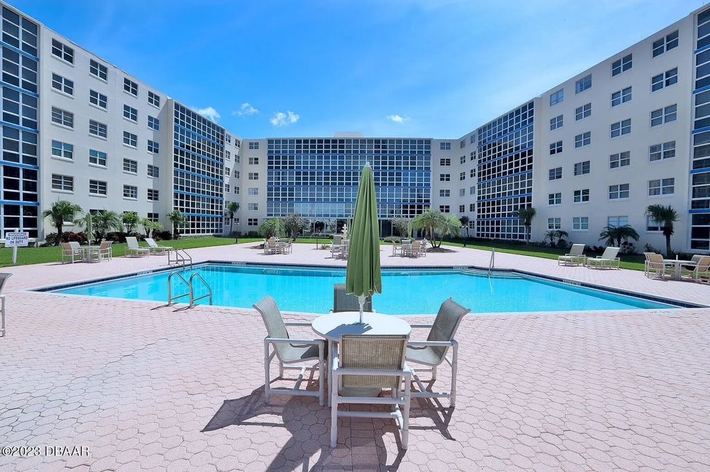 1224 S Peninsula Drive, Daytona Beach