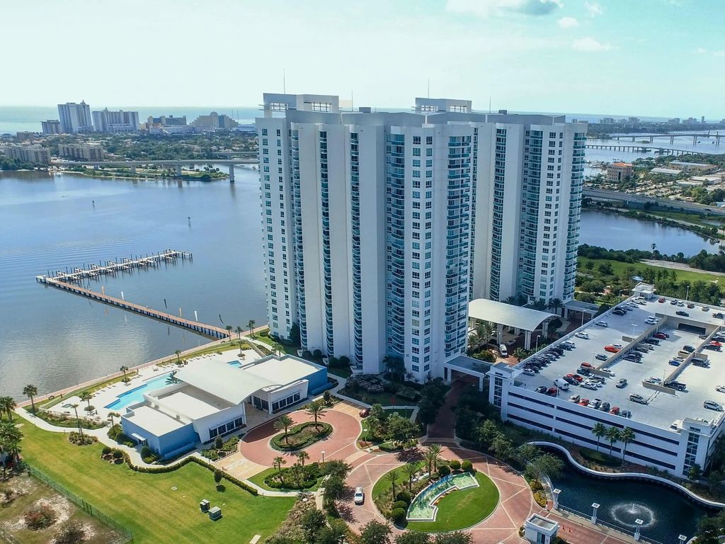 241 Riverside Drive, Holly Hill