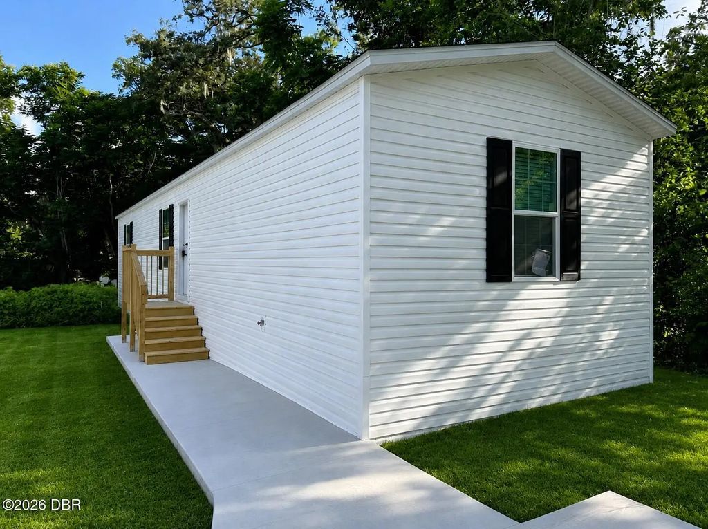 220 W Carroll Avenue, DeLand