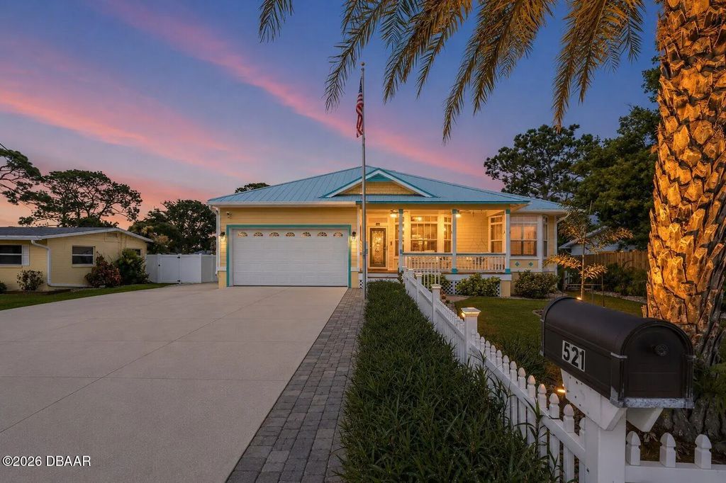 521 S Peninsula Avenue, New Smyrna Beach