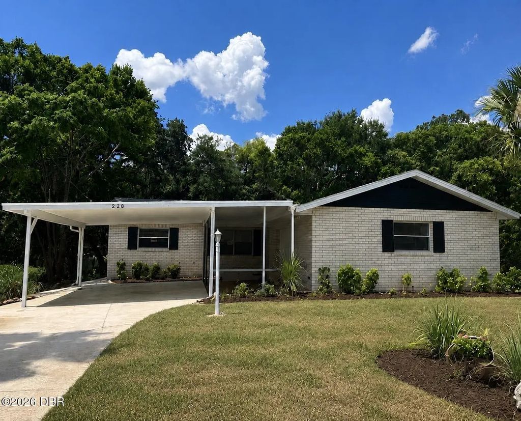 228 Colomba Road, DeBary