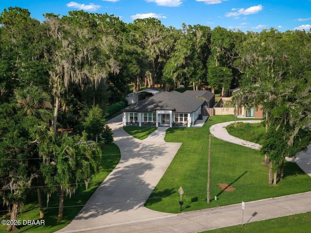 590 W Lake Winnemissett Drive, DeLand
