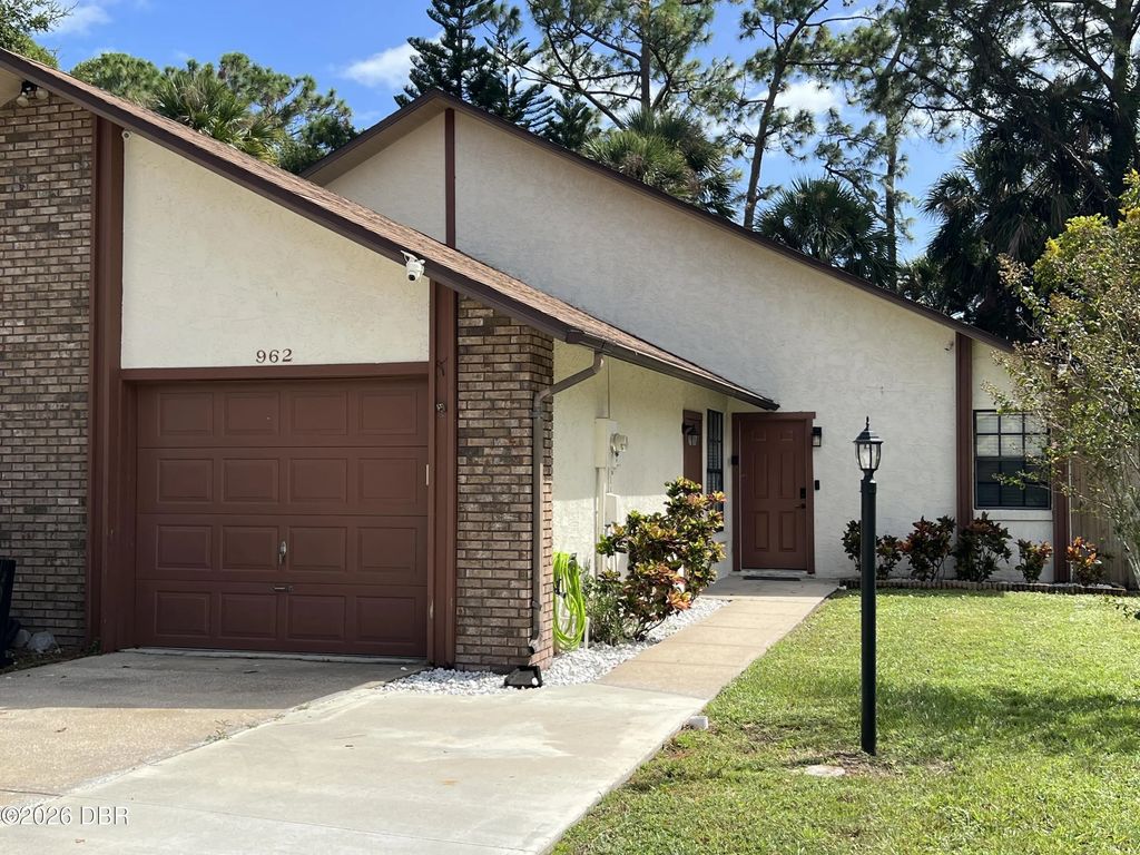 962 Stonybrook Circle, Port Orange