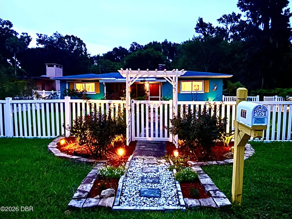 357 S Seneca Boulevard, Daytona Beach