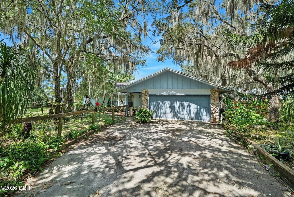 2372 Mitchell Island Road, Deltona
