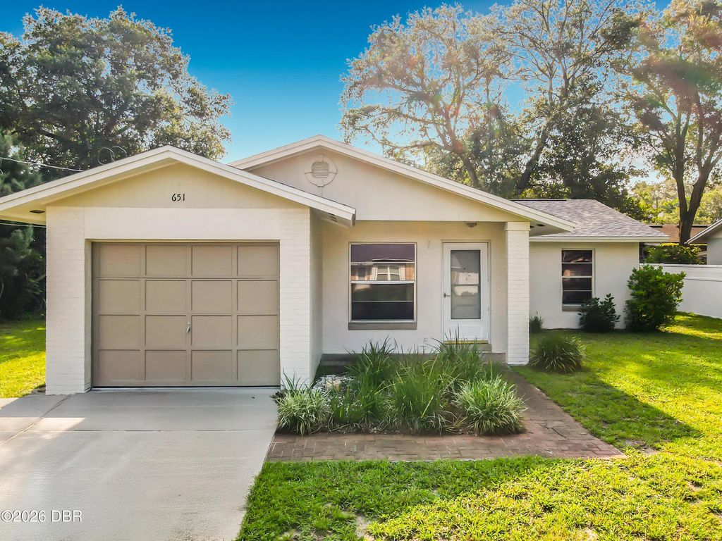 651 W Blue Lake Terrace, DeLand