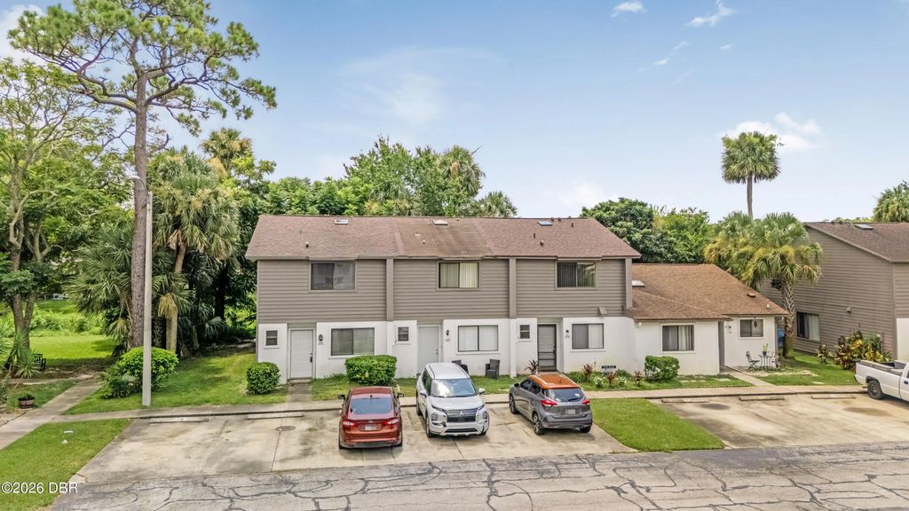 190 W Sandalwood Court, Daytona Beach