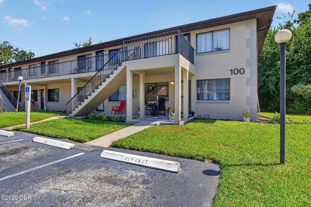 1601 Big Tree Road, Daytona Beach