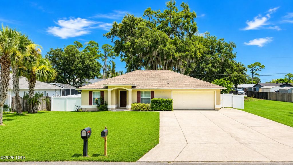 3047 Yule Tree Drive, Edgewater