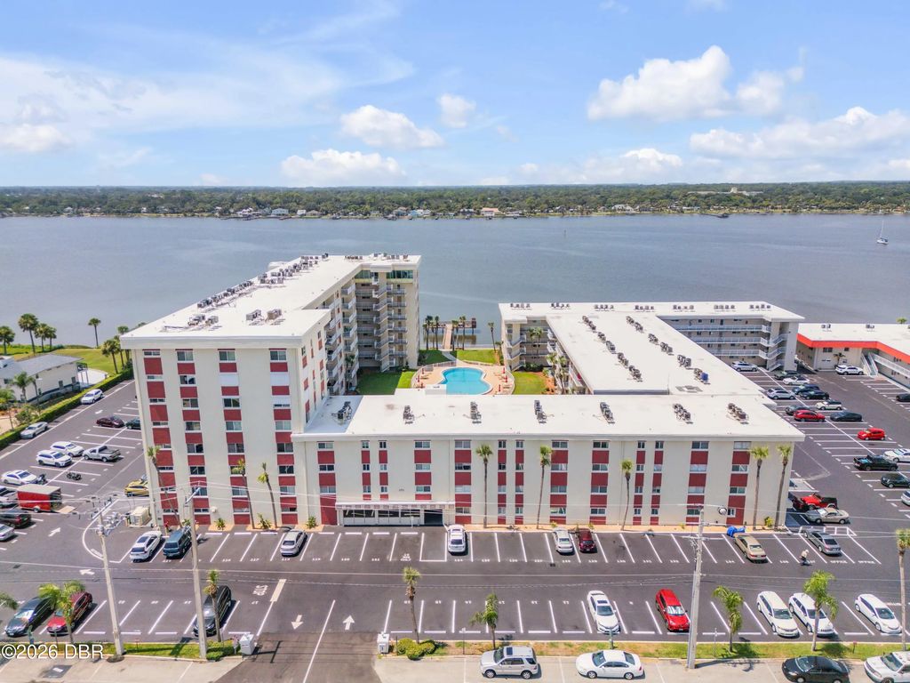 2711 N Halifax Avenue, Daytona Beach
