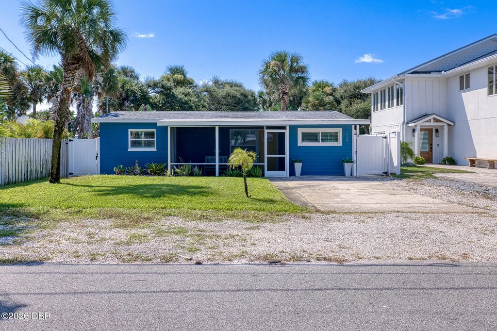 839 E 10th Avenue E, New Smyrna Beach
