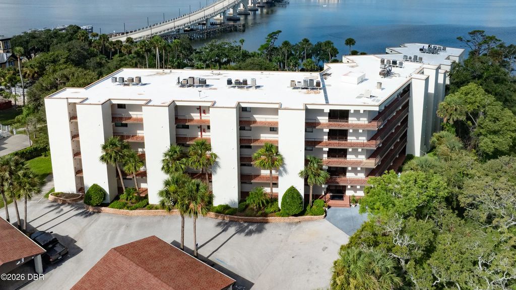 944 S Peninsula Drive, Daytona Beach
