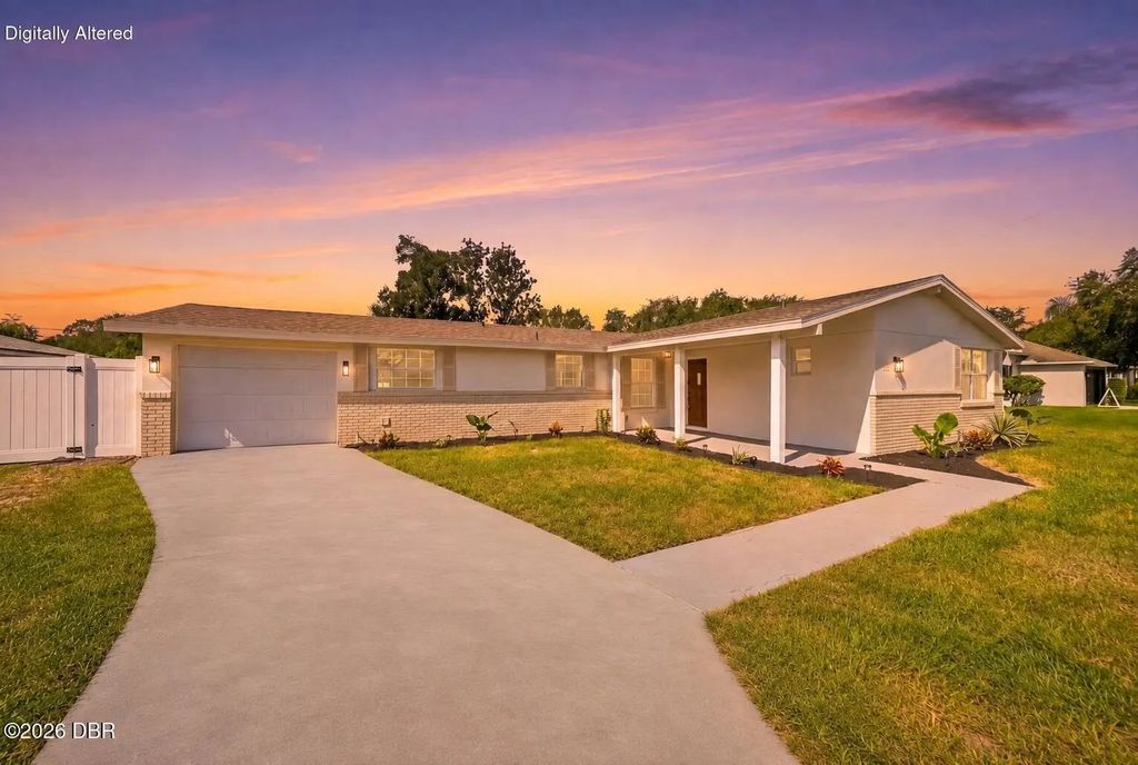 1280 Saxon Boulevard, Deltona