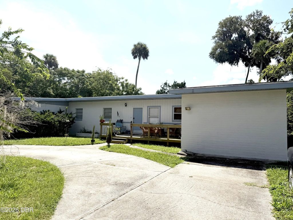 947 Longshadow Road, South Daytona