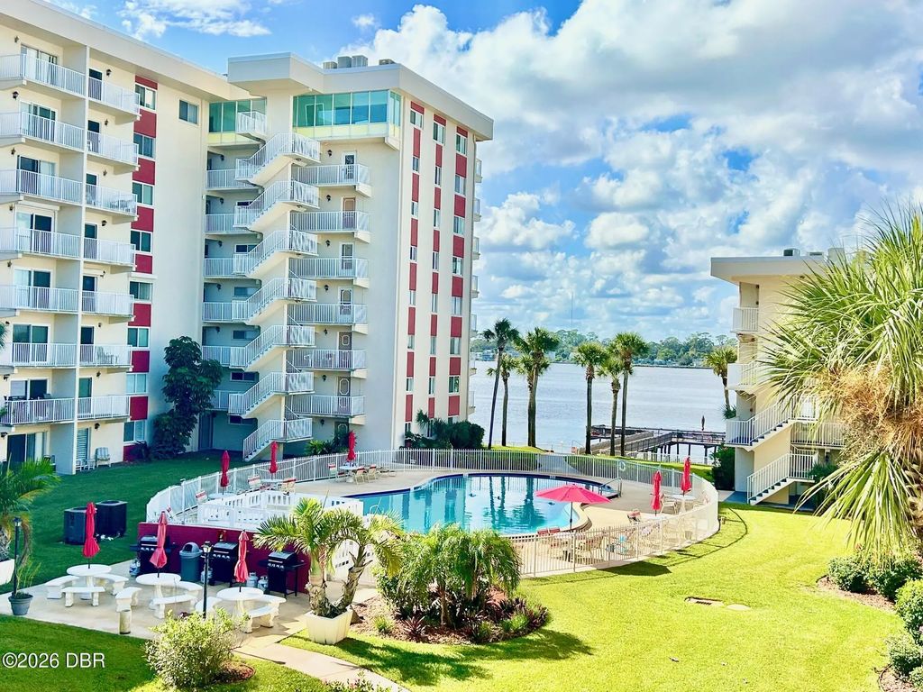 2711 N Halifax Avenue, Daytona Beach