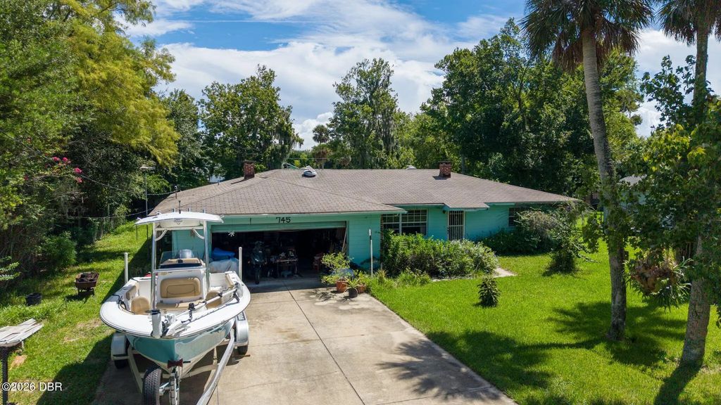 745 Gladiola Avenue, Holly Hill