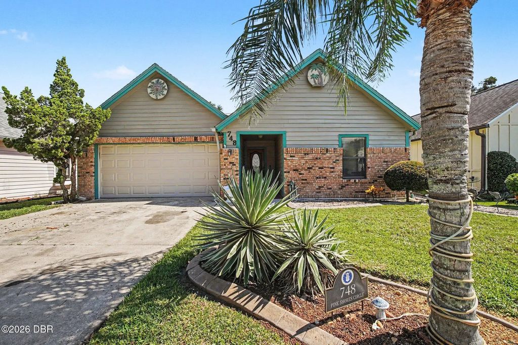 748 Pine Shores Circle, New Smyrna Beach