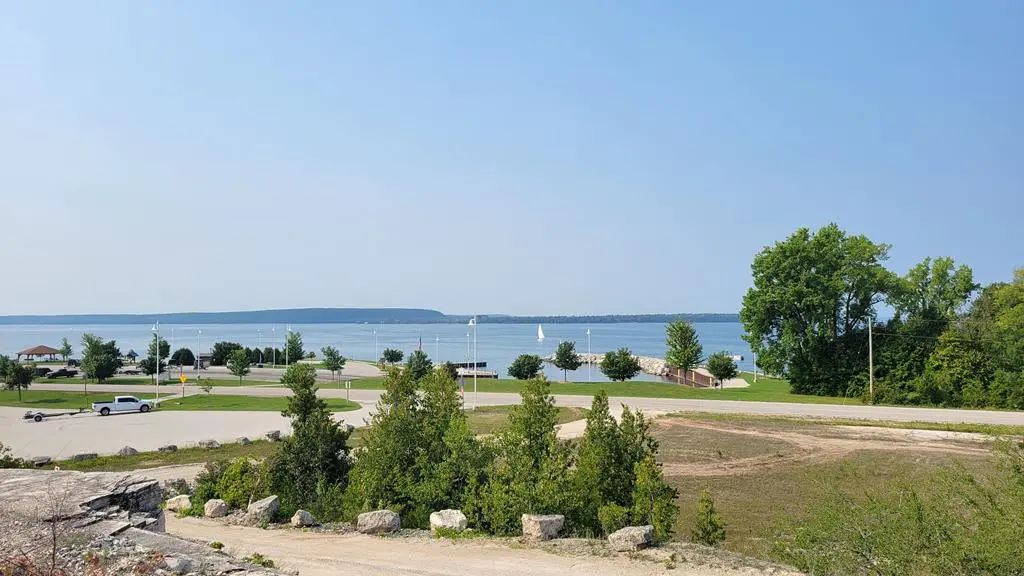 4882 Bay Shore Dr, Sturgeon Bay