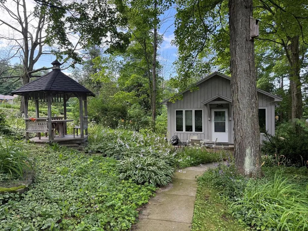 11060 Beach Rd, Sister Bay