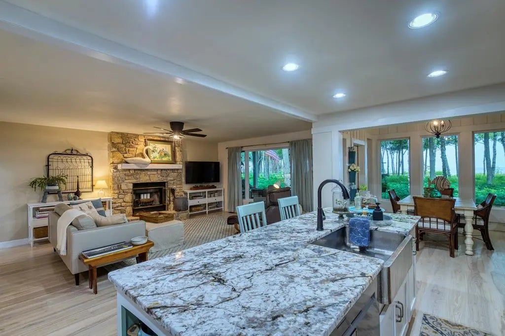 8153 Bay Dr, Egg Harbor