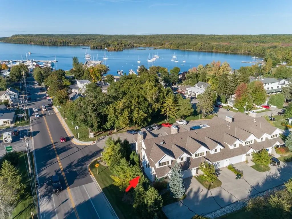 4155 Bluff Ln, Fish Creek