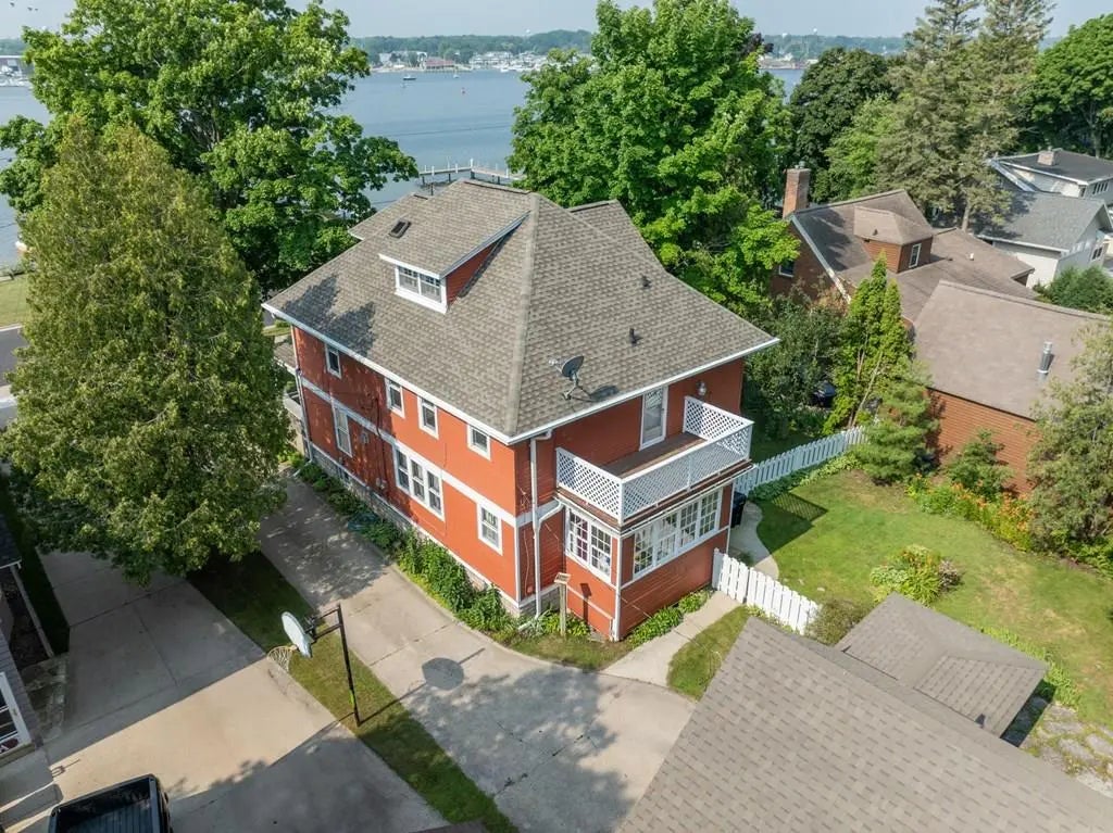 936 Memorial Dr, Sturgeon Bay