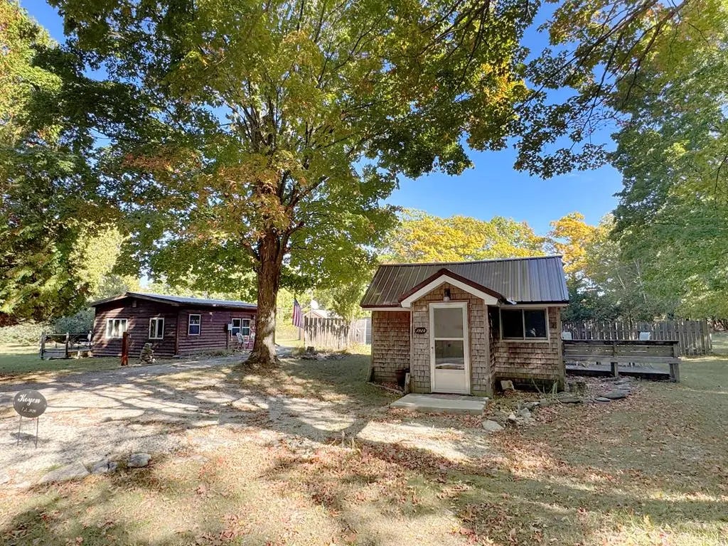 1924 Gasoline Town Rd, Washington Island