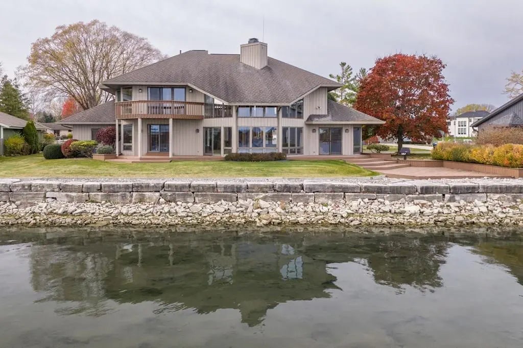 628 E Vine Ct, Sturgeon Bay