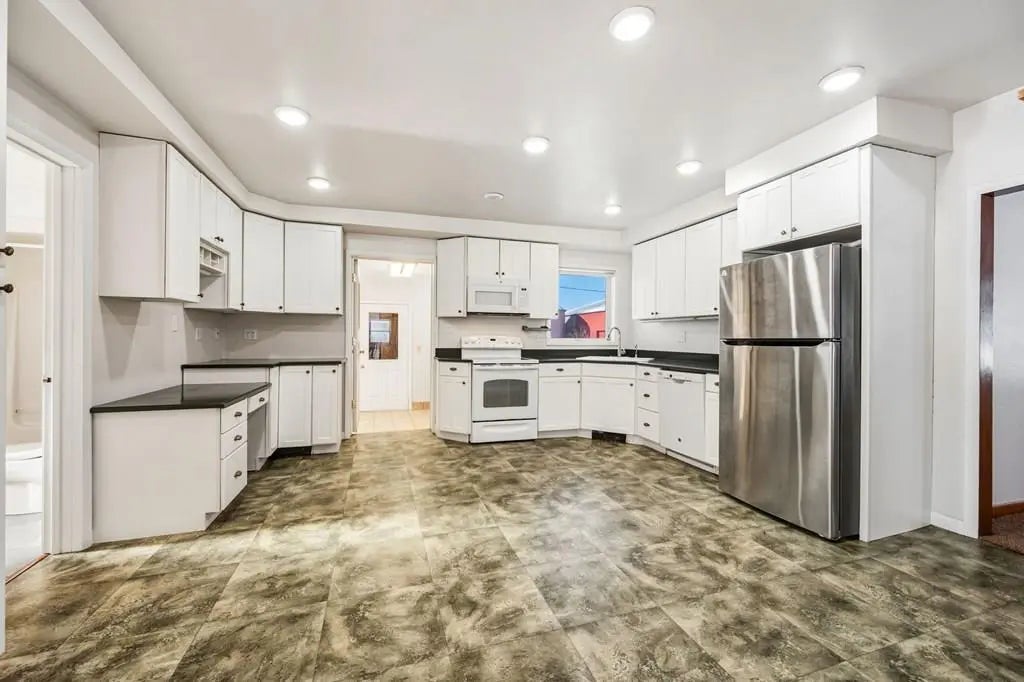 6265 Kiehnau Rd, Egg Harbor