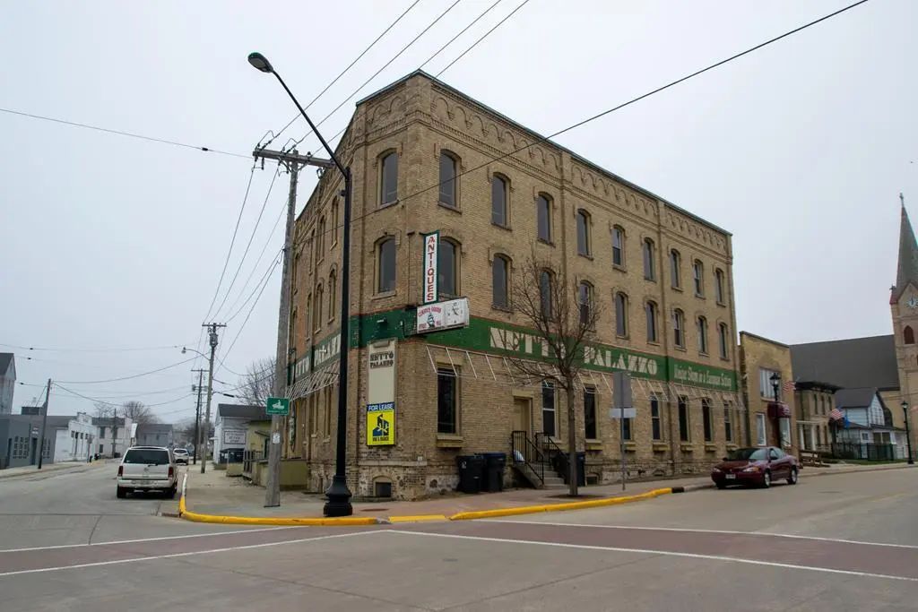 300 4th St, Algoma