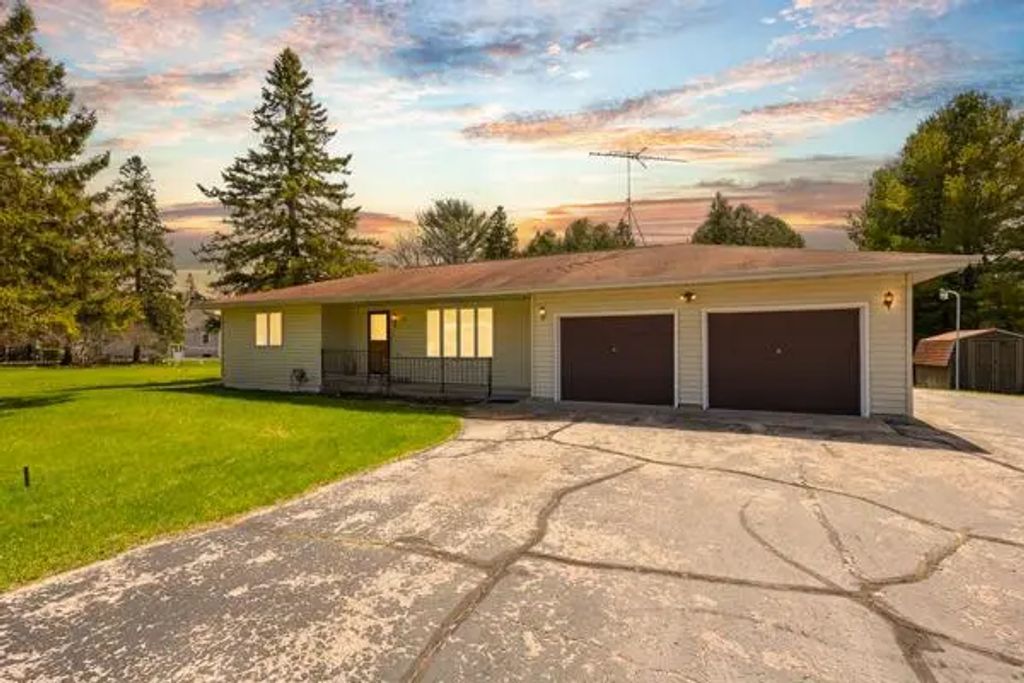 3801 E Whitefish Bay Rd, Sturgeon Bay