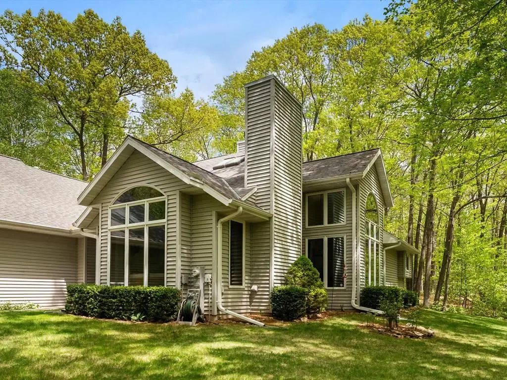 5361 E Pine Tree Rd, Sturgeon Bay