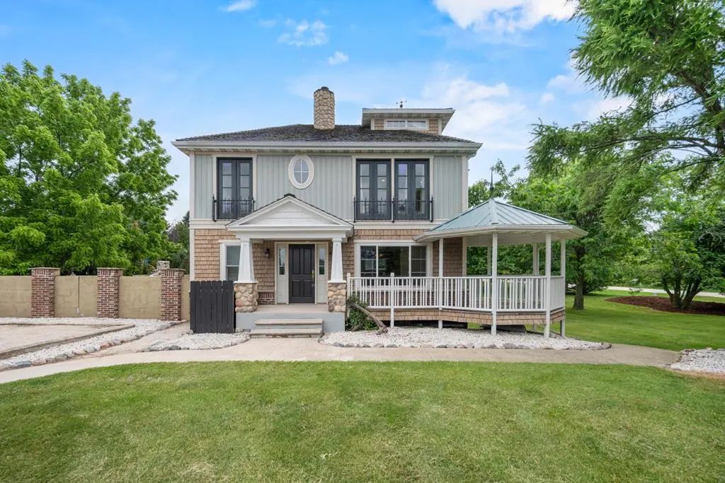 705 Lakeshore Dr, Kewaunee