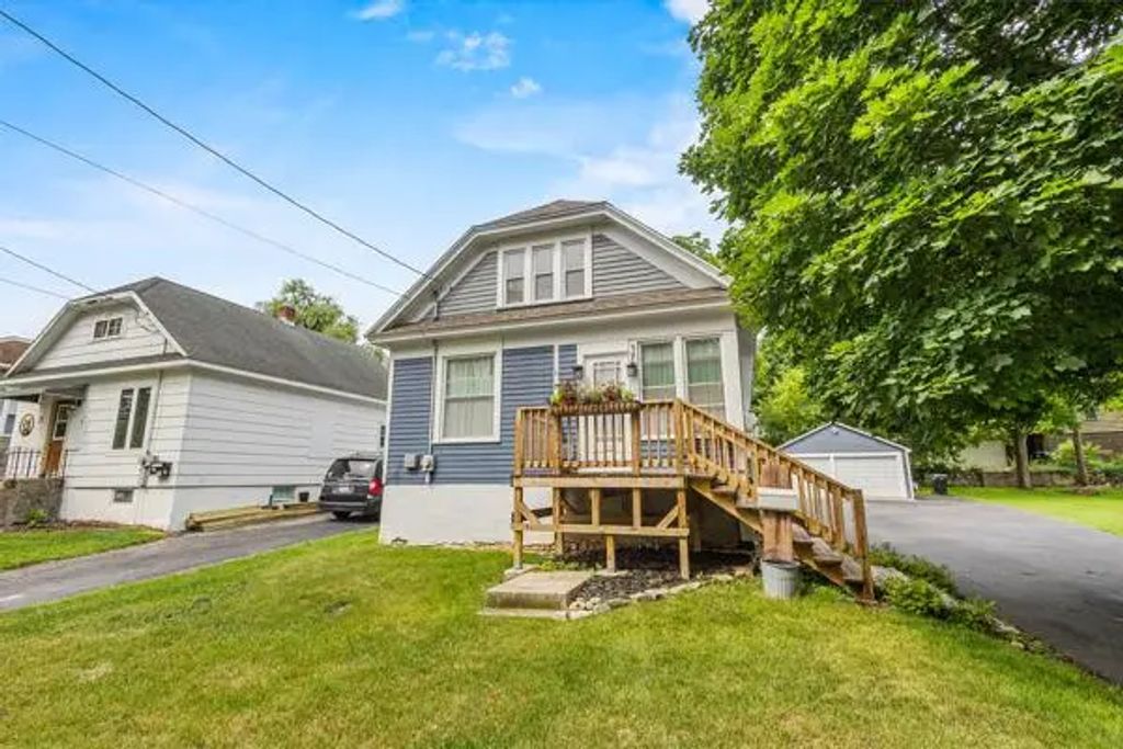 17 S Geneva Ave, Sturgeon Bay