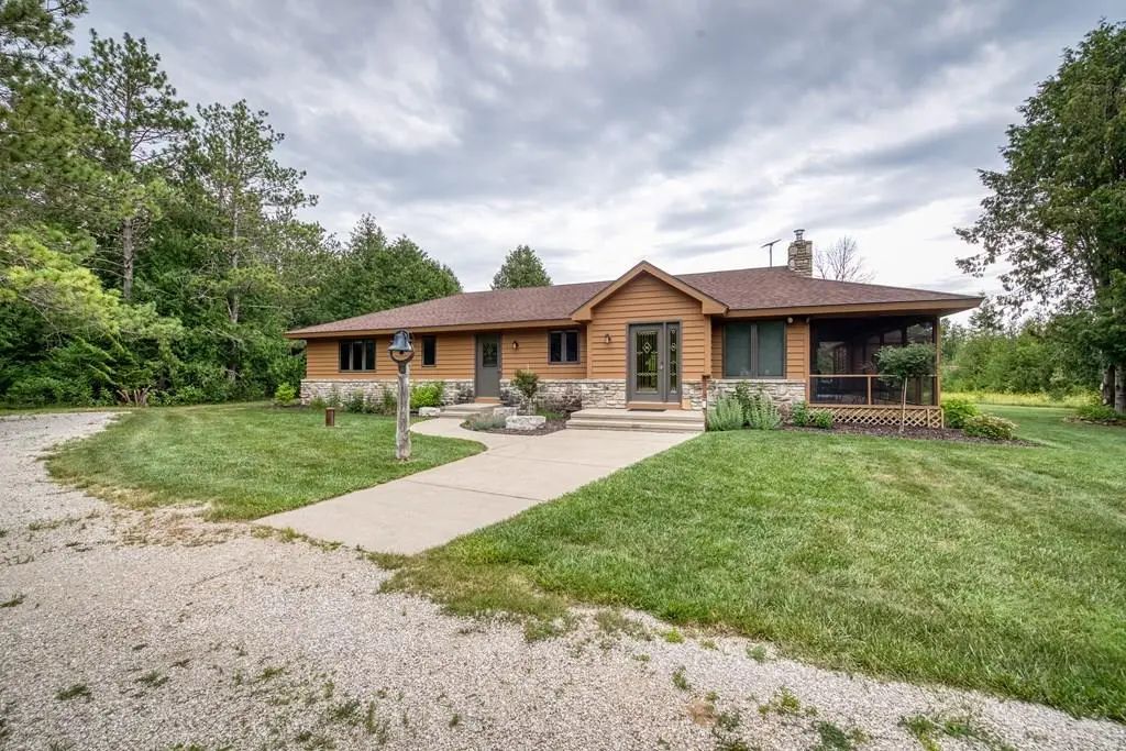 9996 Woodcrest Rd, Sister Bay