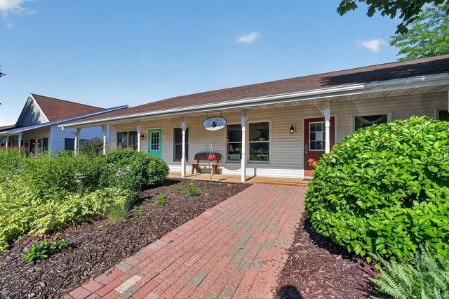 10566 Country Walk Dr, Sister Bay