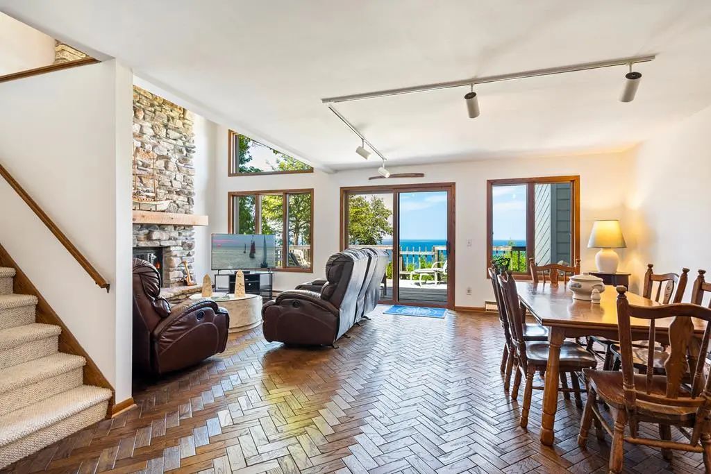 10710 Sister Bluff Dr, Sister Bay