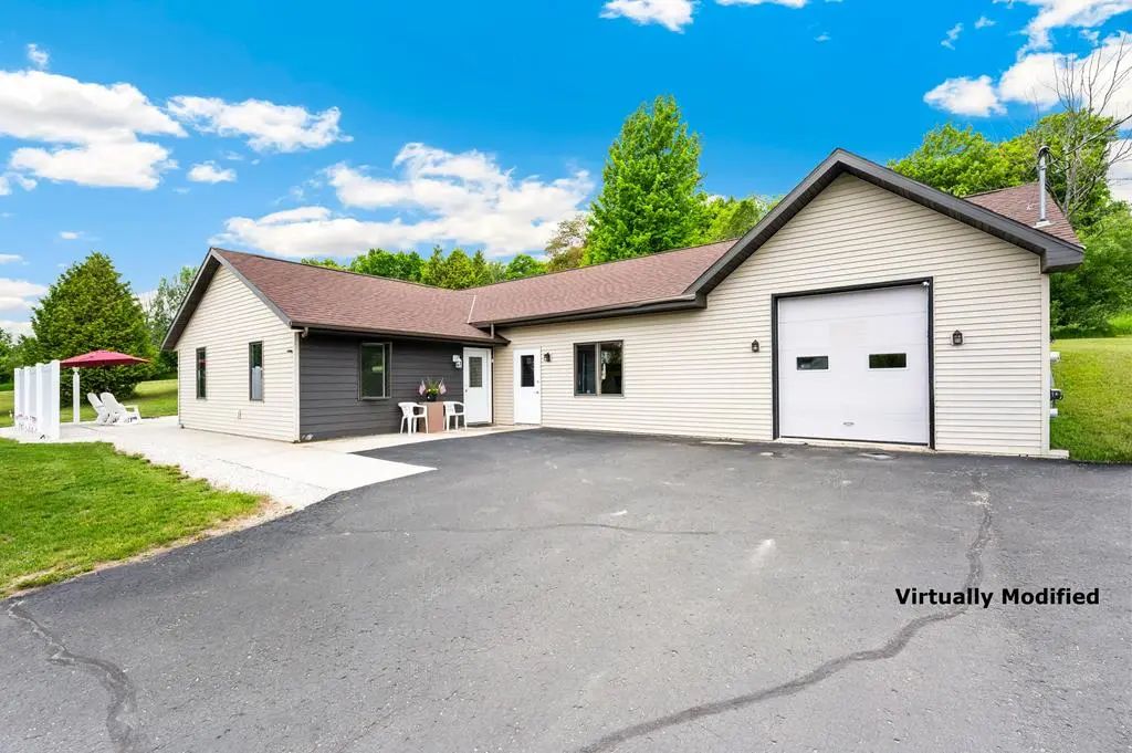 10471 Country Ln, Sister Bay