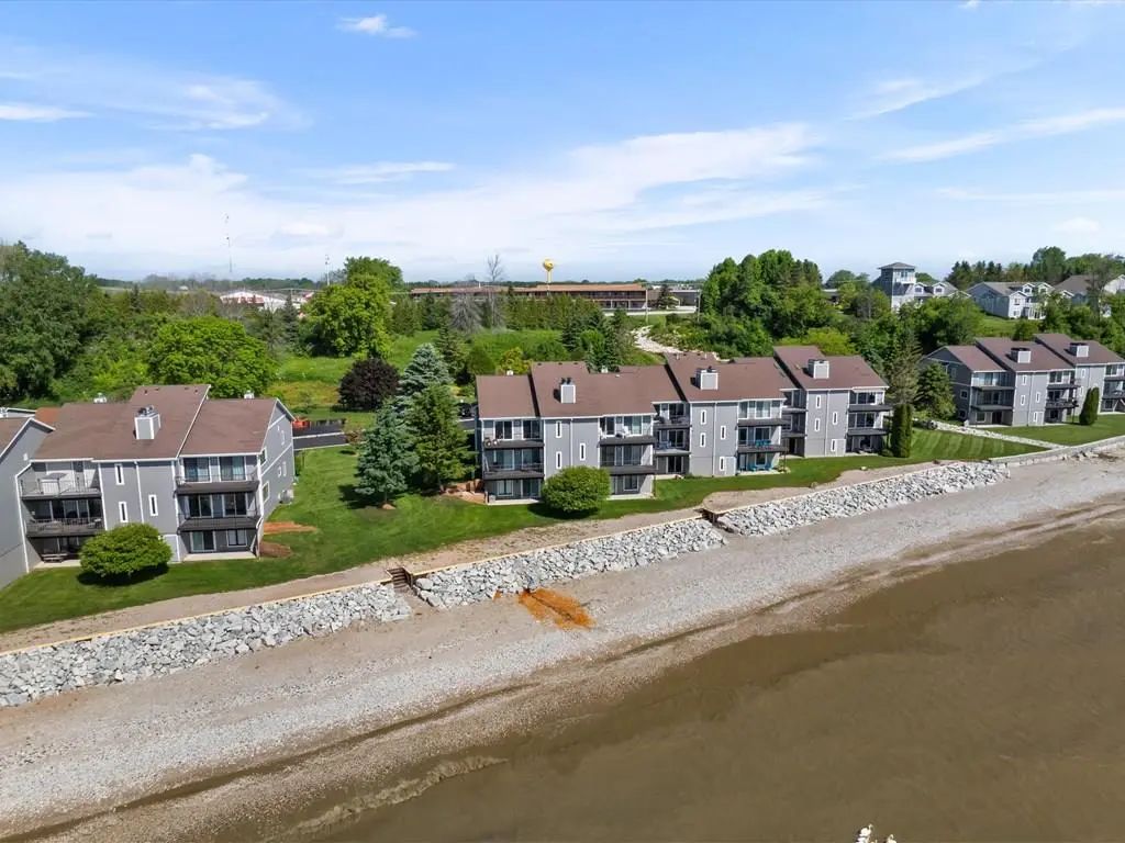 130 Summit Beach Dr, Algoma