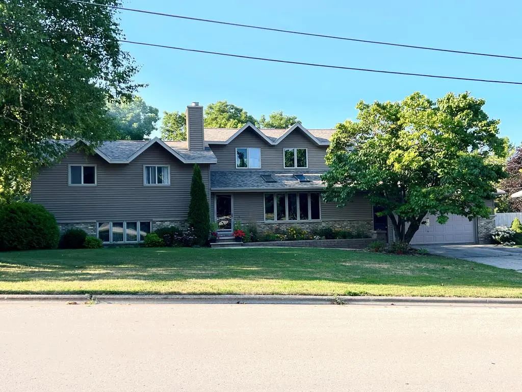 808 W Hickory St, Sturgeon Bay