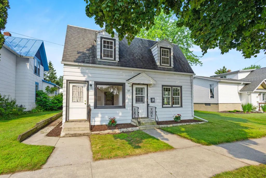 321 Mill St, Algoma