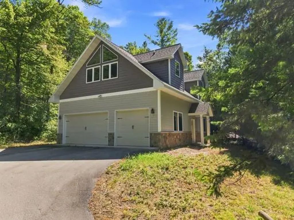 4392 Bay Shore Dr, Sturgeon Bay