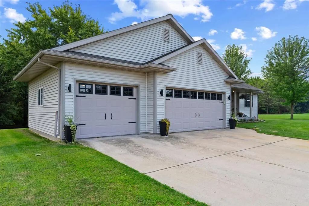 215 W Haven Ct, Luxemburg