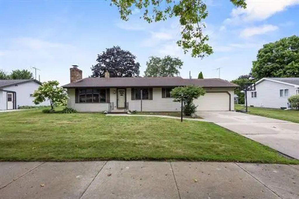 1203 2nd St, Kewaunee