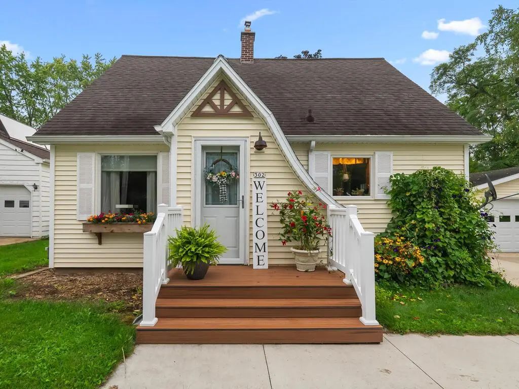 302 Gaede Ave, Forestville