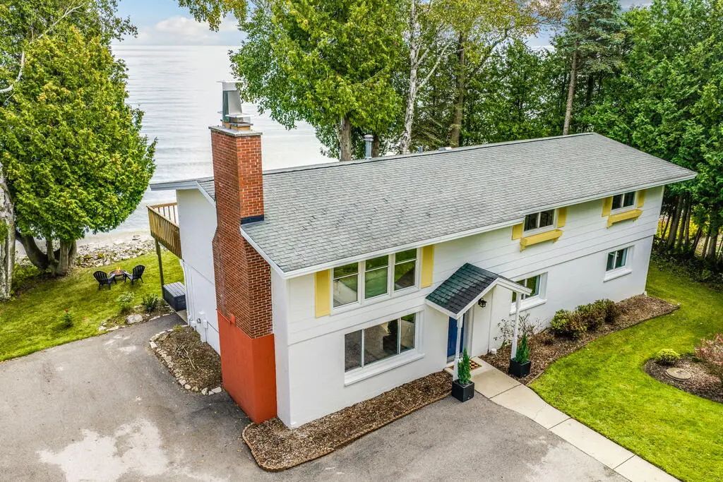 3070 Lake Forest Park Dr, Sturgeon Bay
