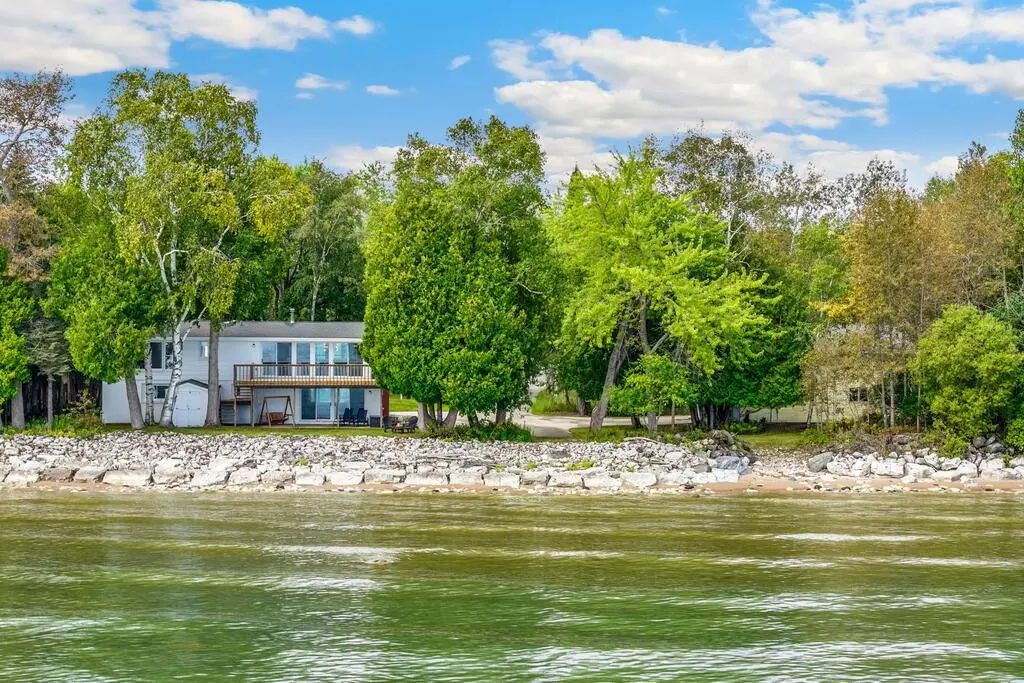 3070 Lake Forest Park Dr, Sturgeon Bay