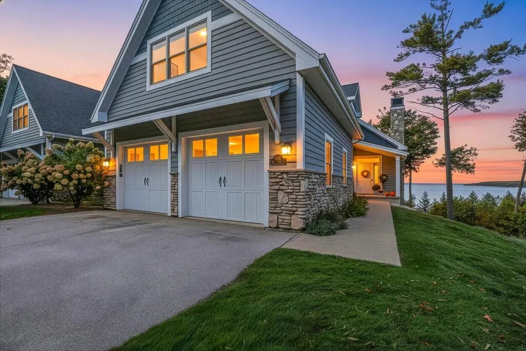 10687 Mariners Pointe Dr, Sister Bay